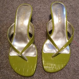 NWOT Sandals